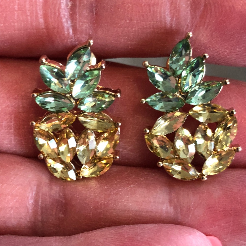 🍍Pineapple Earrings🚫Last Pair🚫 - Picture 4 of 5